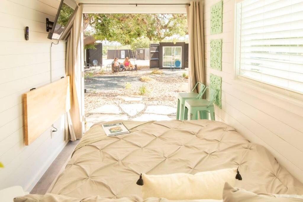 The Container Retreat @ 290 Wine Trail #10 Welcome Friends! Hye Bagian luar foto