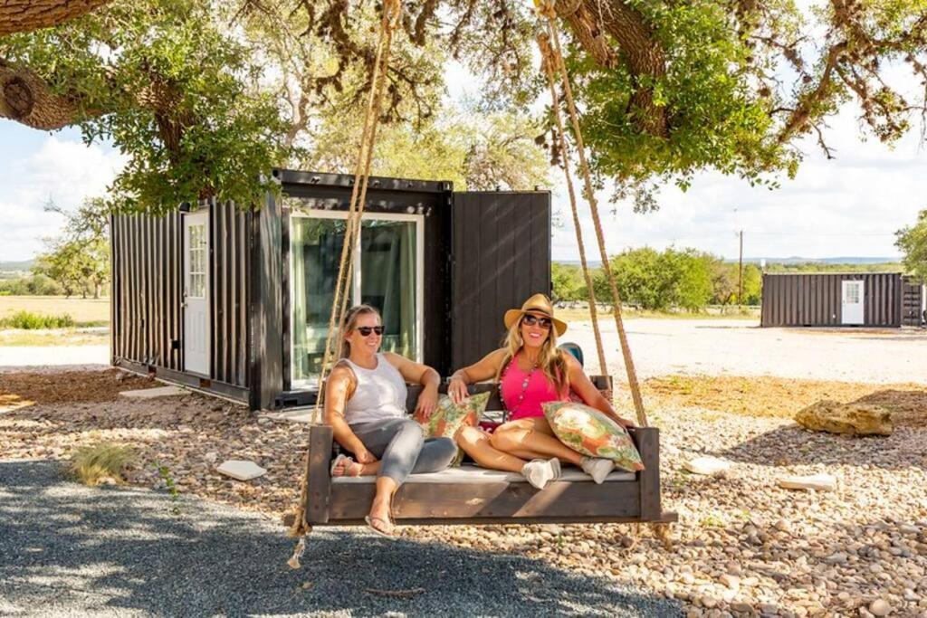 The Container Retreat @ 290 Wine Trail #10 Welcome Friends! Hye Bagian luar foto